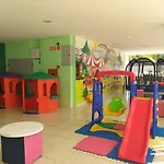 Apt Alto Padrao Todo Mobiliado E Decorado Em Cond. Fechado
